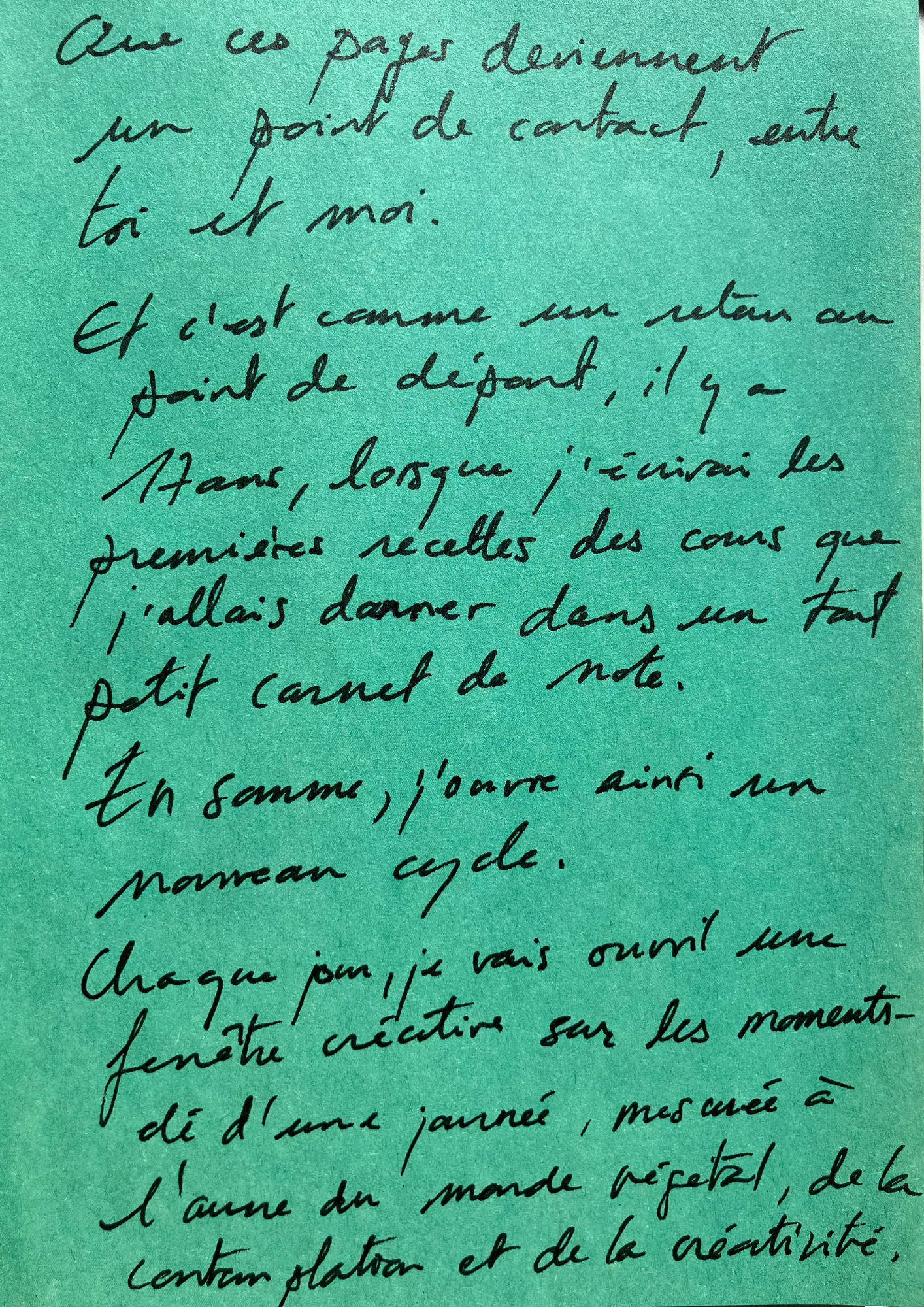 Carnet de notes avec le texte manuscrit des "Chroniques végétales. Un peu sauvages".