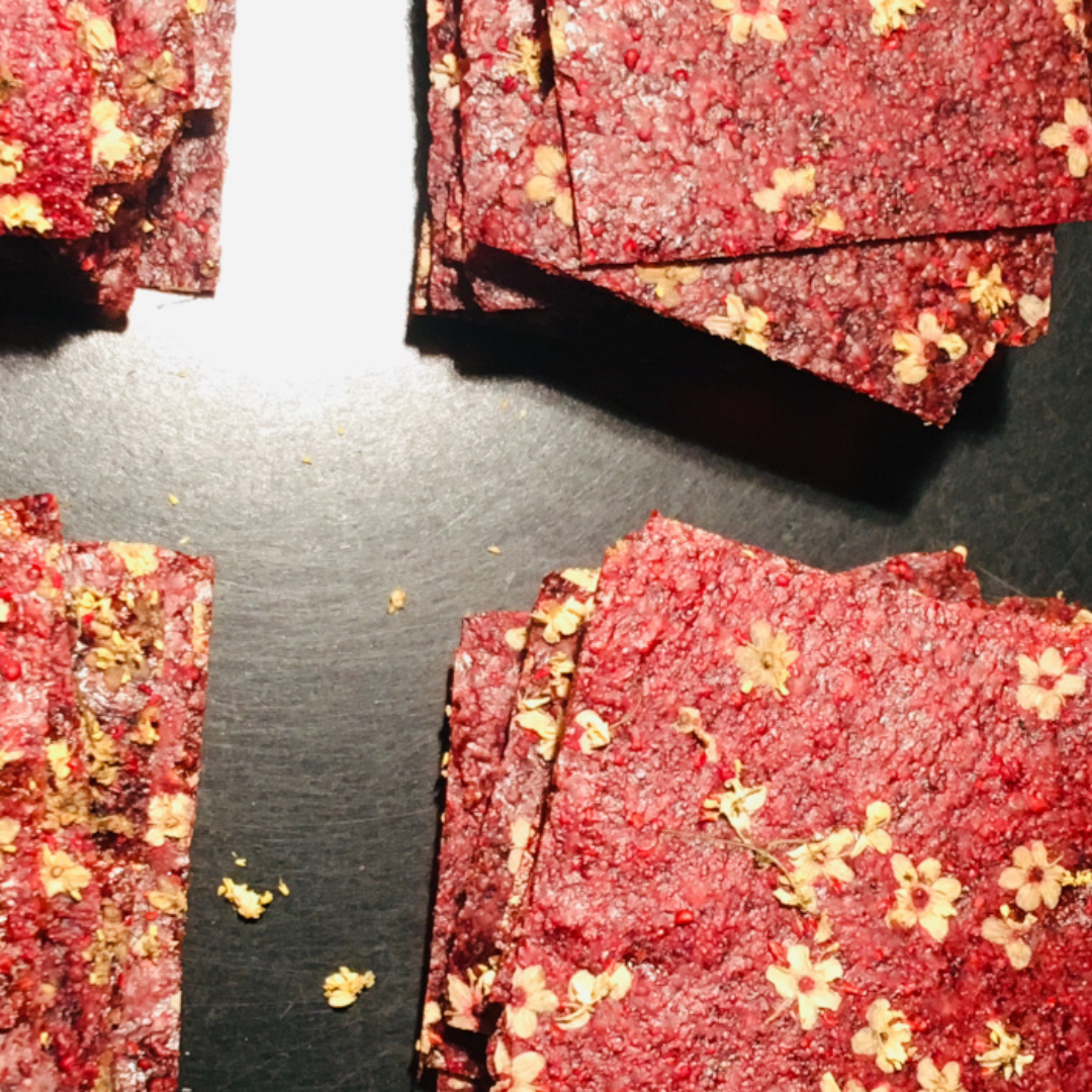 Des timbres de fruits fraises-sureau.