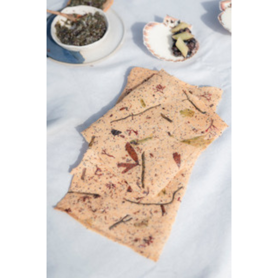 Des crackers aux algues de Tiphaine Perron, photographiés par Kathleen Junon.